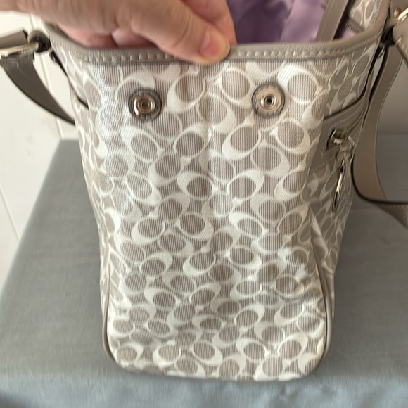 Coach Chelsea Bias Signature Tote - Picture 9 of 11